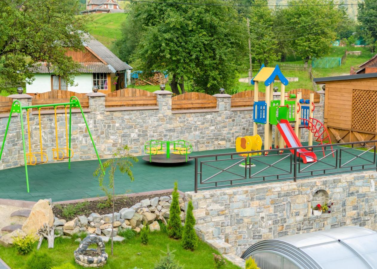 Gorhouse Hotel Jaremče Esterno foto