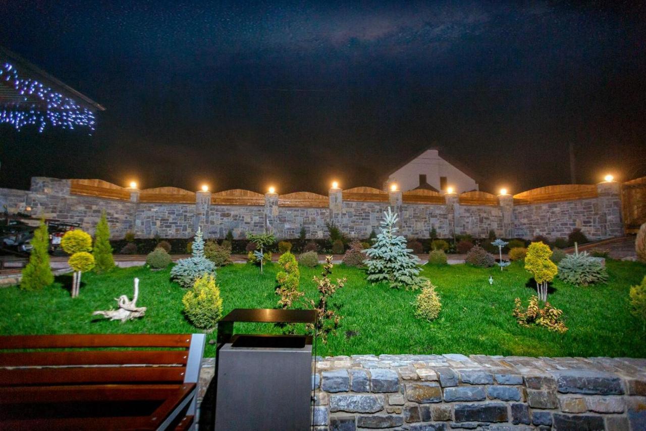 Gorhouse Hotel Jaremče Esterno foto